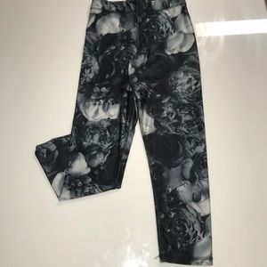 Zara Terez (Terez) Black Gray Rose Flower Leggings